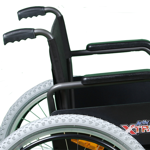 Silla de Ruedas Xtreme con Brazos FlipUp y Descansapies Abatibles y Desmontables - 18 pulgadas - Neumática - Lodo