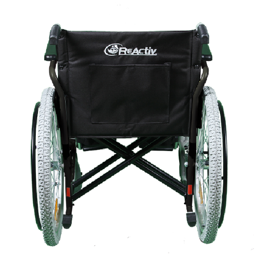 Silla de Ruedas Xtreme con Brazos FlipUp y Descansapies Abatibles y Desmontables - 20 pulgadas - Neumática - Negro Lodo