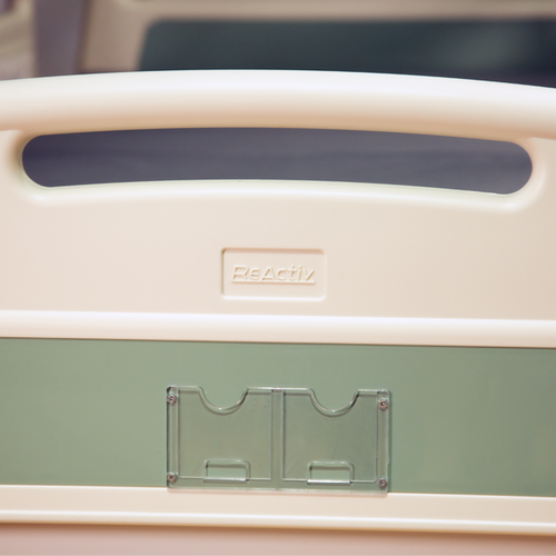 Cama Hospitalaria Eléctrica  Serie 7000, 3 Funciones, Ruedas de 125 mm con Freno.